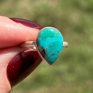 925 Sterling Silver Kingman Turquoise Teardrop Ring
